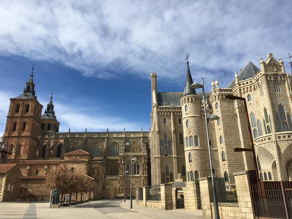 Palas episcopal de gaudi