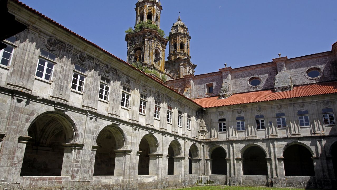 claustro-monasterio-de-sobrado-dos-monxes