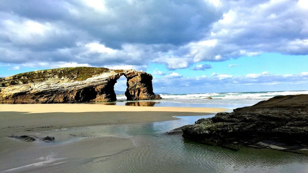 Cathedrals beach